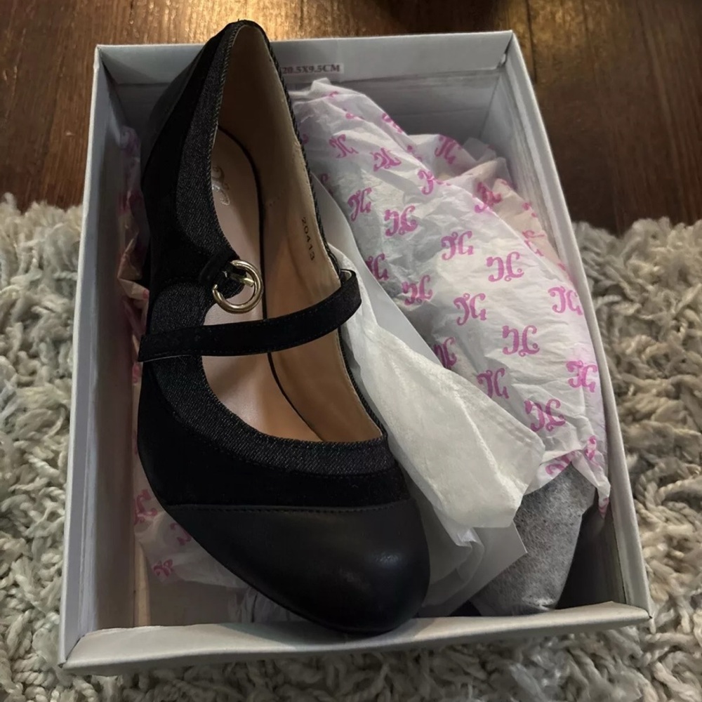 TG brand Siri Black Strappy Heels Size 10